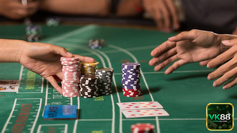 Khi hiểu rõ luật chơi Baccarat là gì sẽ giúp người mới tự tin hơn khi đặt cược